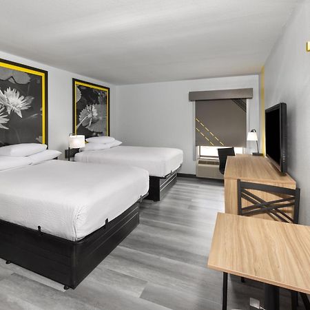 Super 8 By Wyndham Alexandria La Hotel ภายนอก รูปภาพ