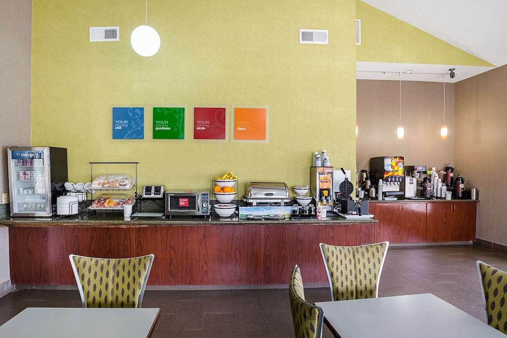 Super 8 By Wyndham Alexandria La Hotel ภายนอก รูปภาพ