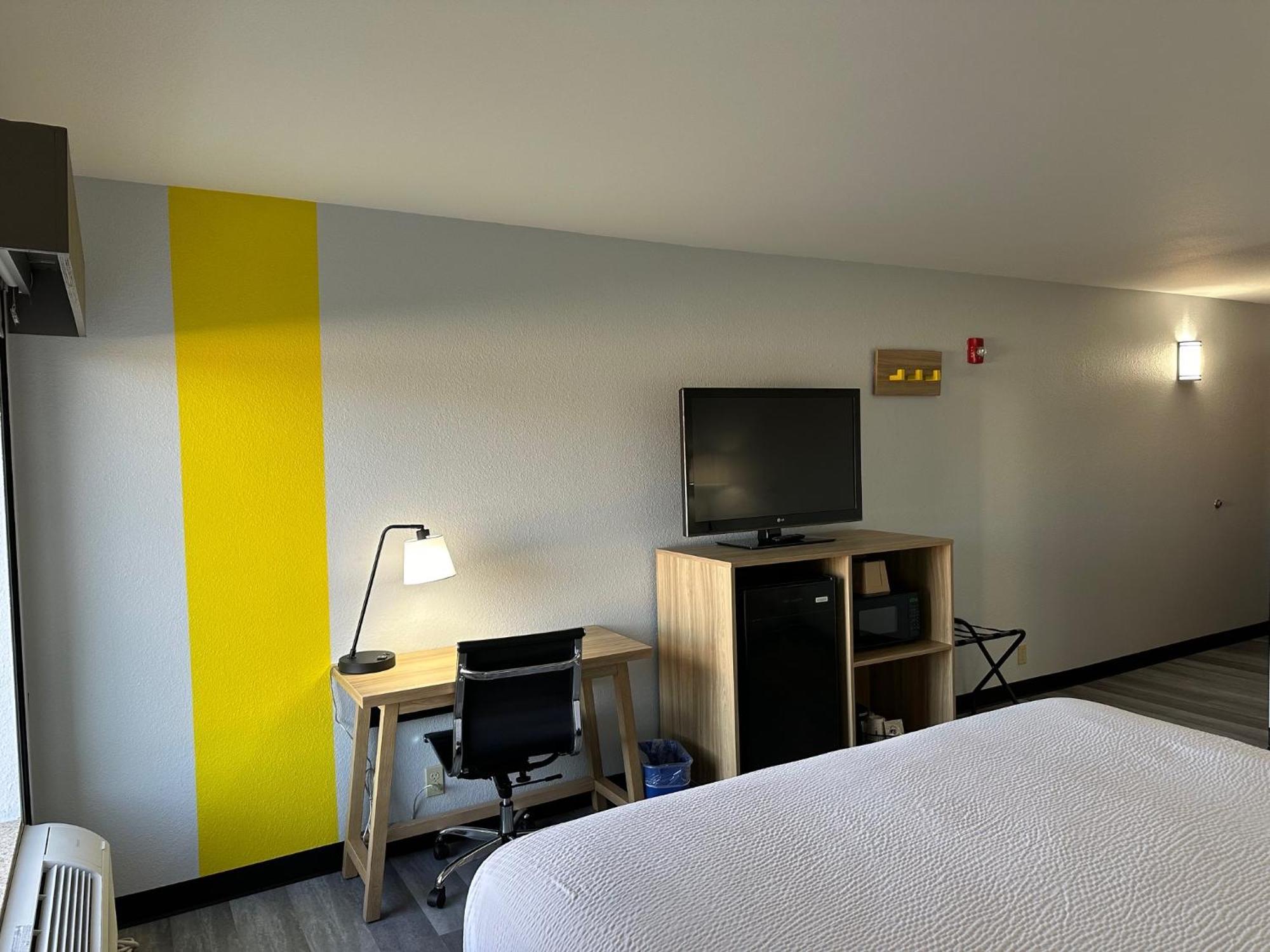 Super 8 By Wyndham Alexandria La Hotel ภายนอก รูปภาพ