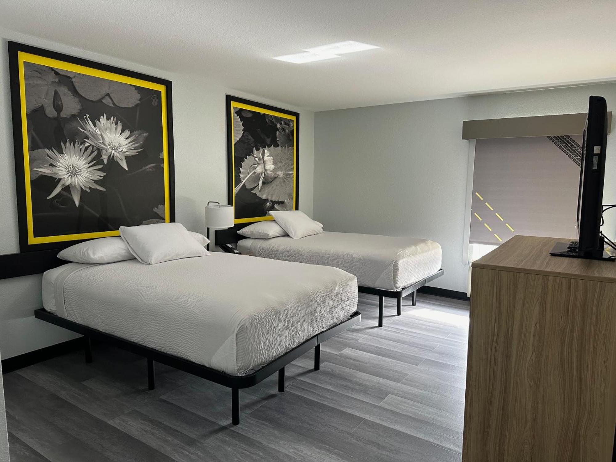 Super 8 By Wyndham Alexandria La Hotel ภายนอก รูปภาพ