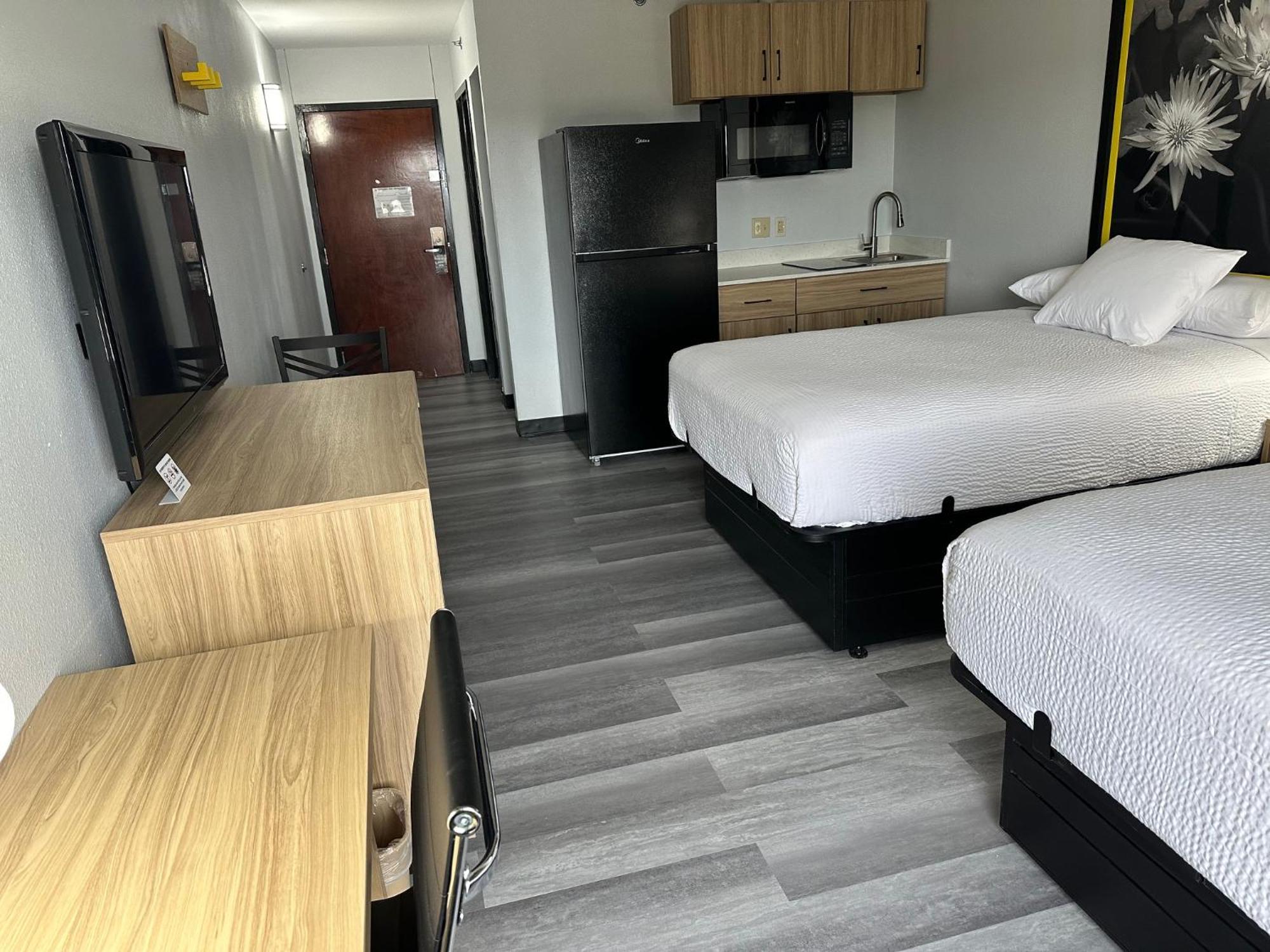 Super 8 By Wyndham Alexandria La Hotel ภายนอก รูปภาพ