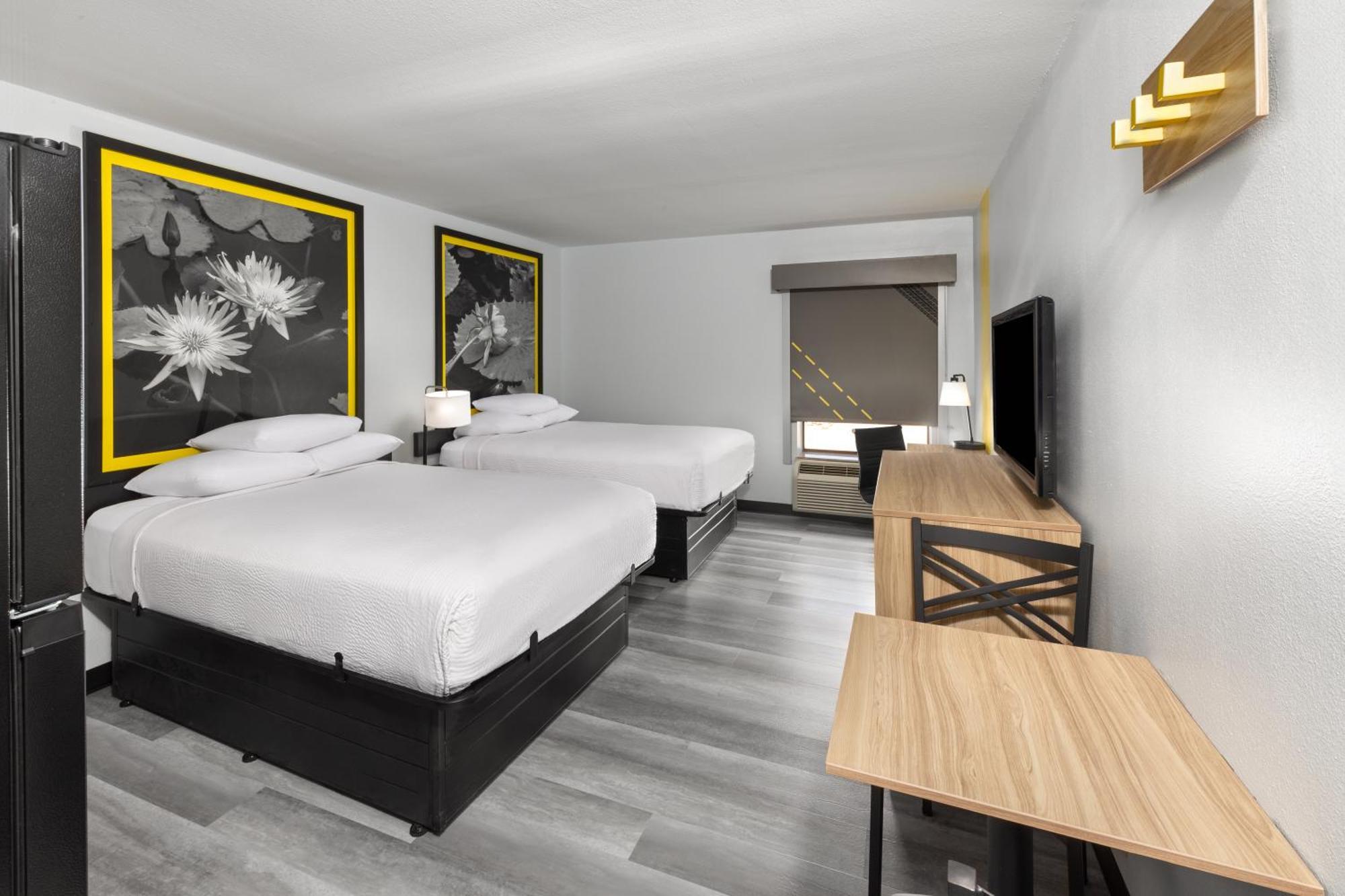 Super 8 By Wyndham Alexandria La Hotel ภายนอก รูปภาพ