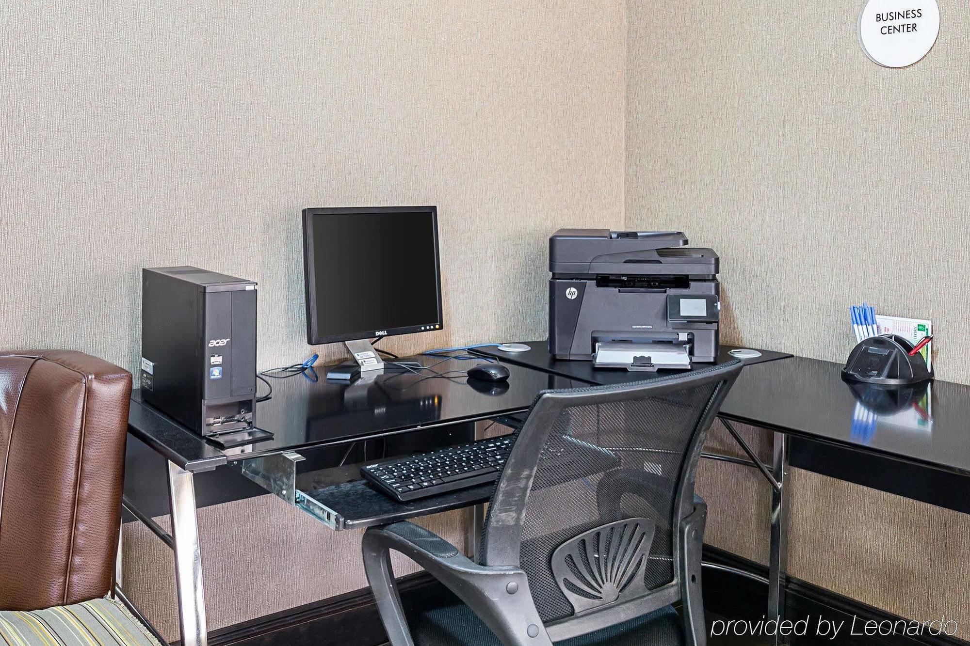 Super 8 By Wyndham Alexandria La Hotel ภายนอก รูปภาพ